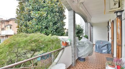 Villa Bifamiliare 8 locali di 350 m² in Seveso (20822)