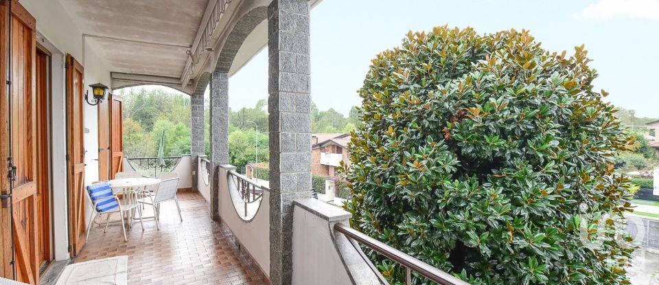 Villa Bifamiliare 8 locali di 350 m² in Seveso (20822)