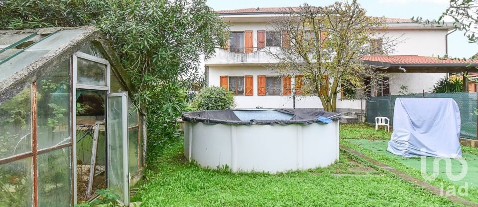 Villa Bifamiliare 8 locali di 350 m² in Seveso (20822)