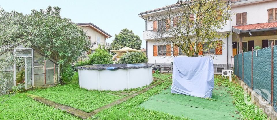 Villa Bifamiliare 8 locali di 350 m² in Seveso (20822)