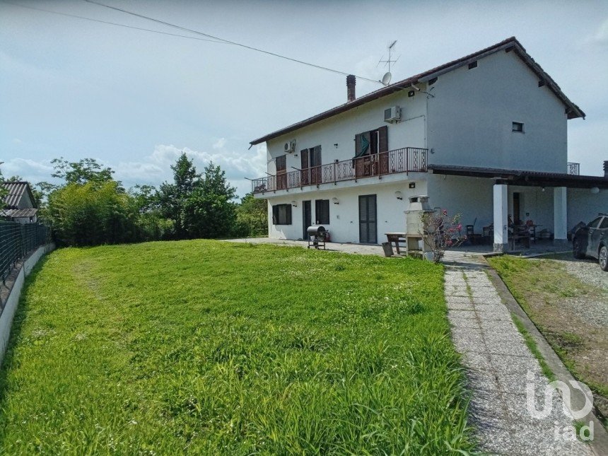 Town house 14 rooms of 320 m² in Alessandria (15122)