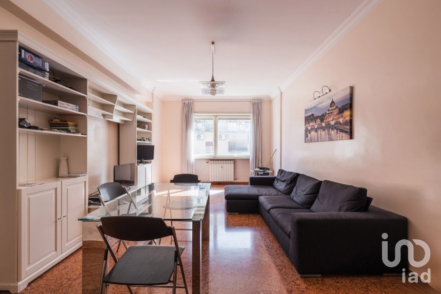 Three-room apartment of 102 m² in Roma (00147)