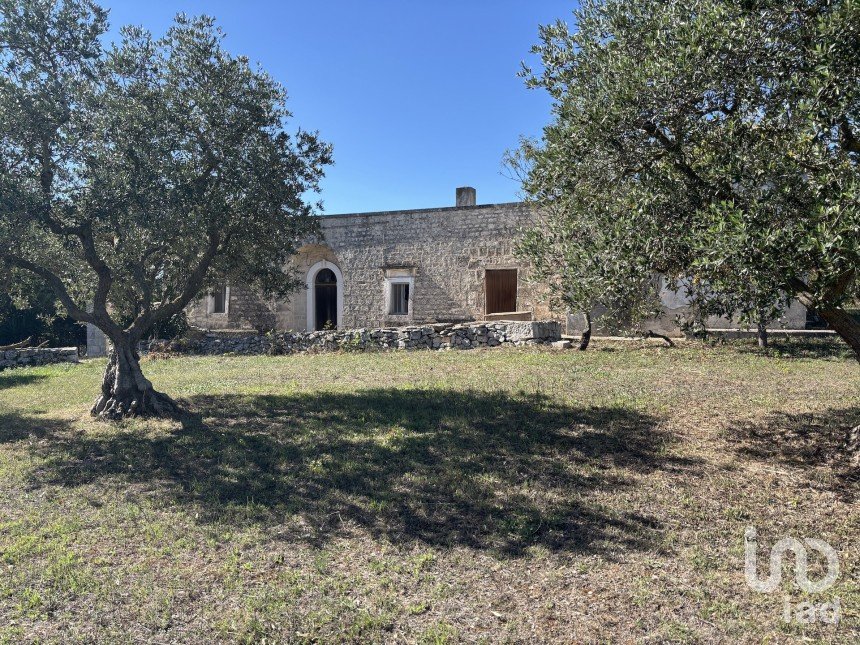 Equestrian facility 4 rooms of 135 m² in Martina Franca (74015)