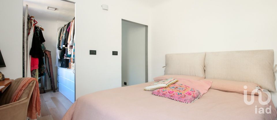 Loft 5 rooms of 90 m² in Genova (16127)