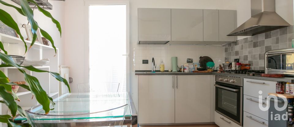 Attico / Mansarda / Loft 5 locali di 90 m² a Genova (16127)