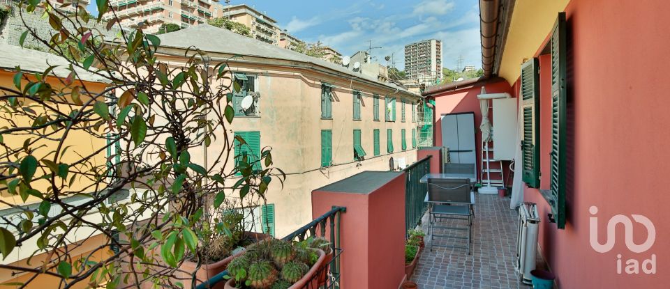 Attico / Mansarda / Loft 5 locali di 90 m² a Genova (16127)