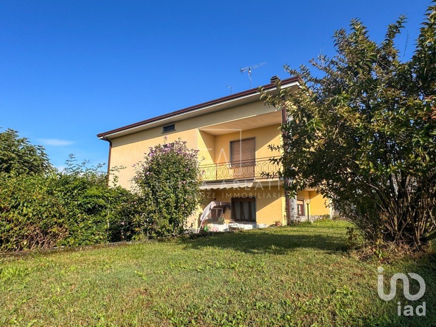 Villa 8 locali di 280 m² in Olgiate Comasco (22077)