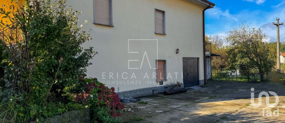 Farm 8 rooms of 280 m² in Olgiate Comasco (22077)