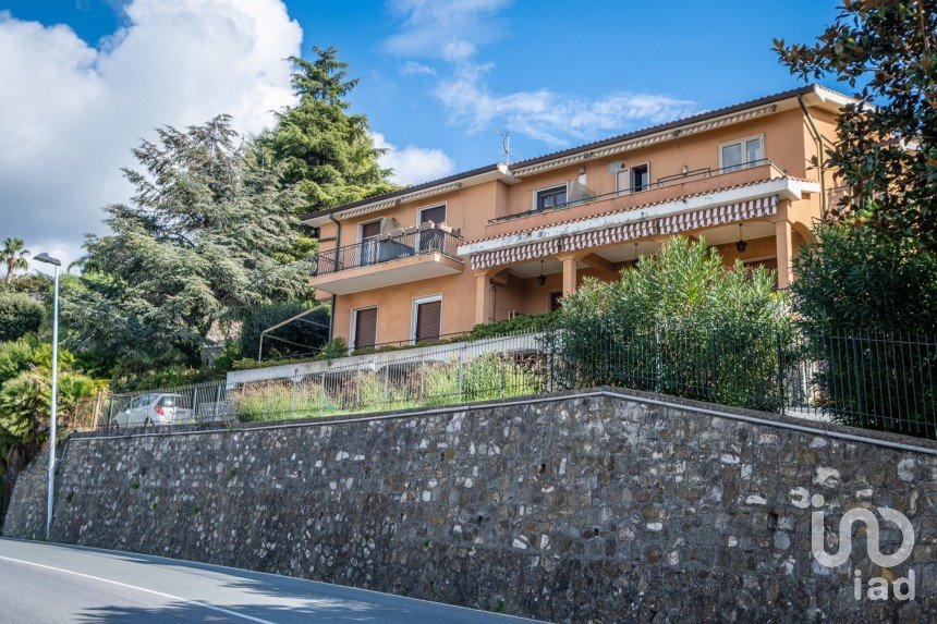 Appartamento 5 locali di 77 m² a Bordighera (18012)