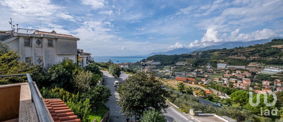 Appartamento 5 locali di 77 m² a Bordighera (18012)