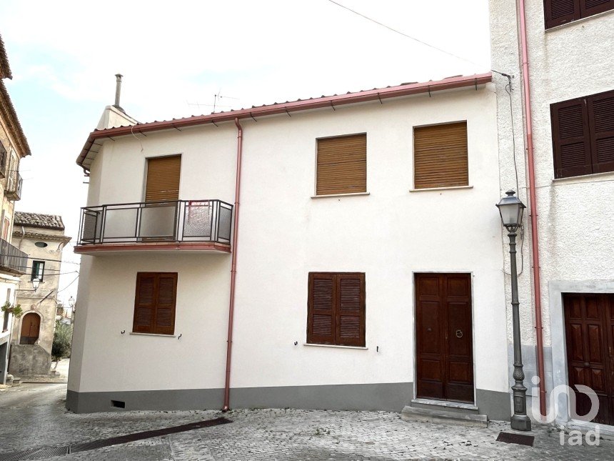 Casa di paese 7 locali di 150 m² in - (87030)