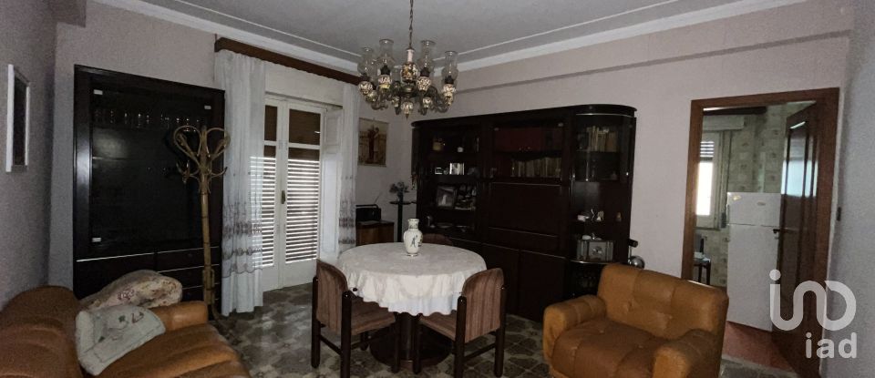 Casa di paese 7 locali di 150 m² in - (87030)