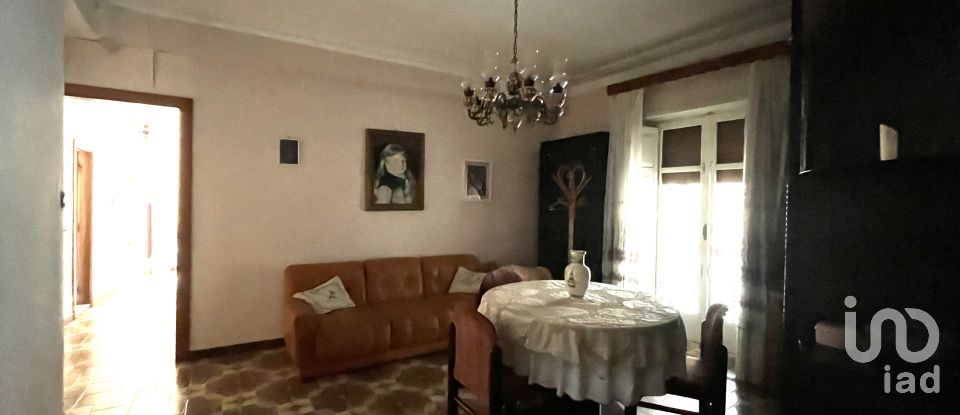 Casa di paese 7 locali di 150 m² in - (87030)