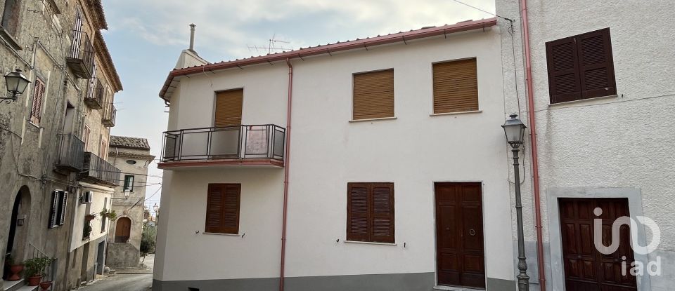 Casa di paese 7 locali di 150 m² in - (87030)