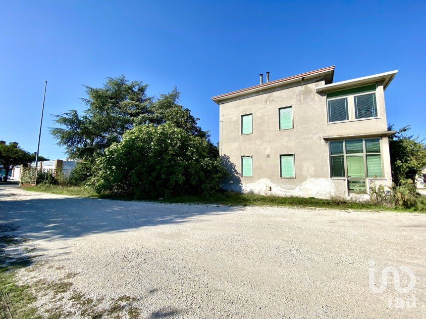 Casa 8 locali di 350 m² in Montichiari (25018)