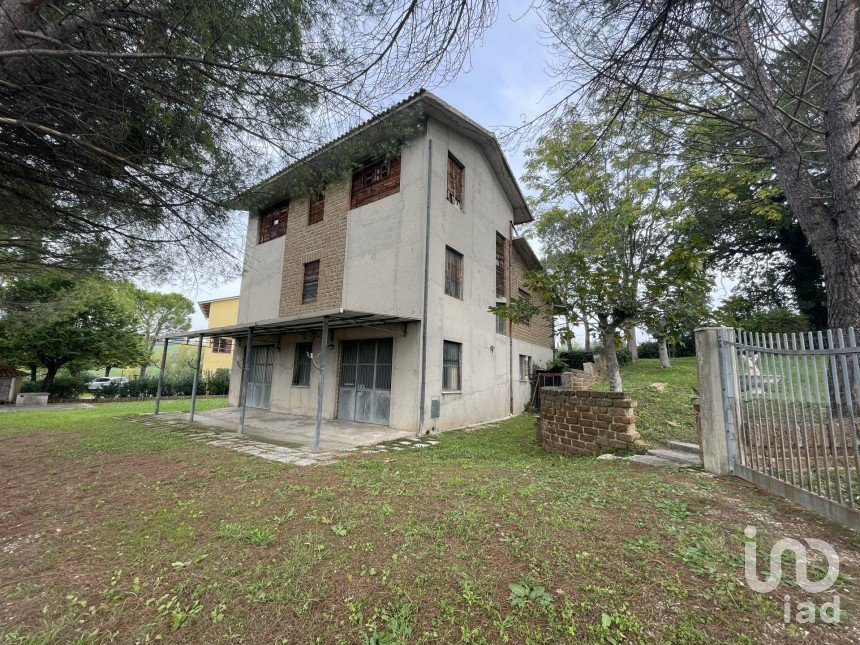 Casa indipendente 8 locali di 330 m² in Corridonia (62014)