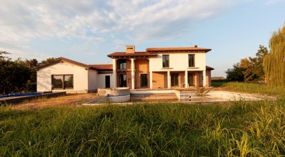 Farm 5 rooms of 450 m² in San Donà di Piave (30027)