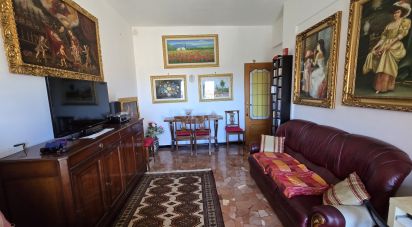 Apartment 0 rooms of 90 m² in Genova (16137)