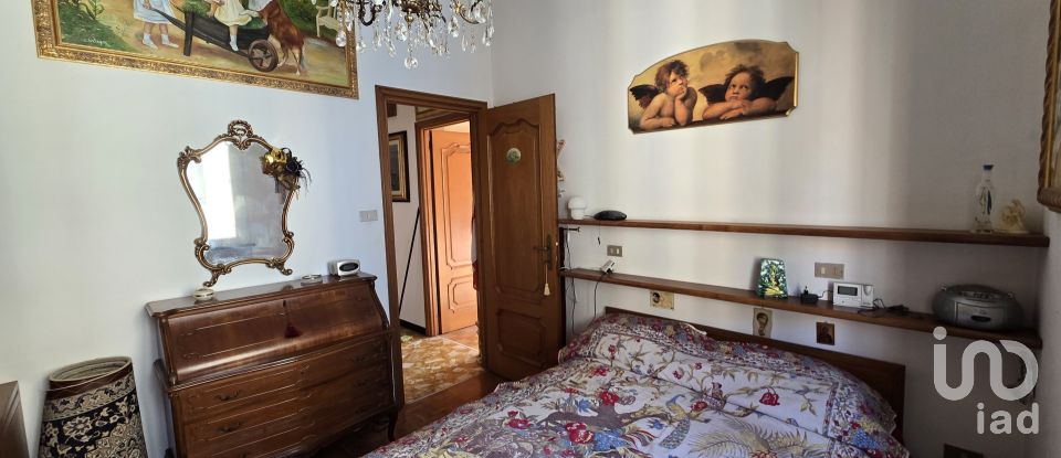 Apartment 0 rooms of 90 m² in Genova (16137)