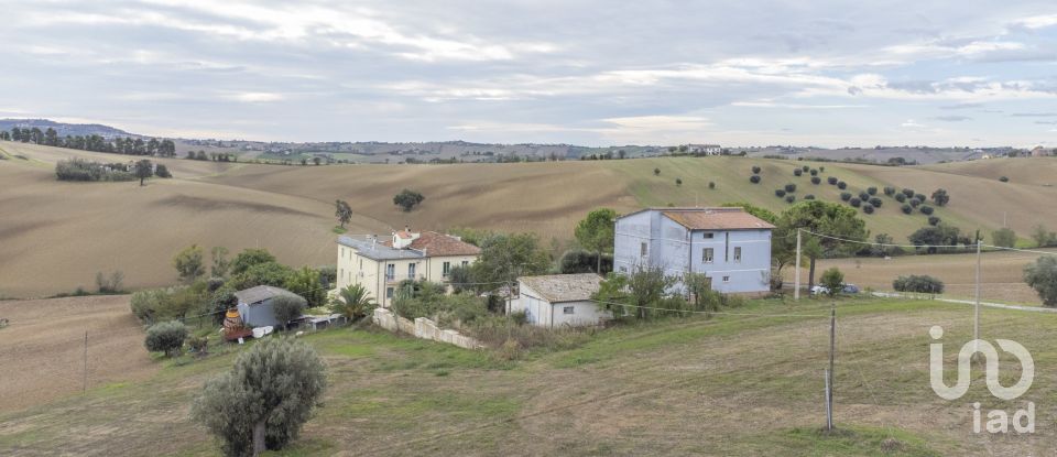 Casa 4 locali di 340 m² in Osimo (60027)