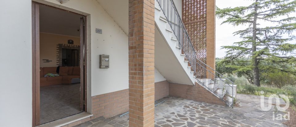 Casa 4 locali di 340 m² in Osimo (60027)