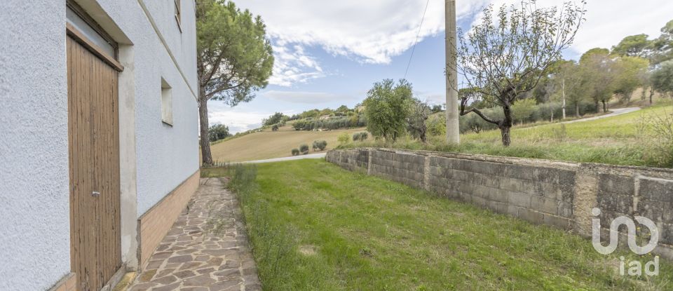 Casa 4 locali di 340 m² in Osimo (60027)