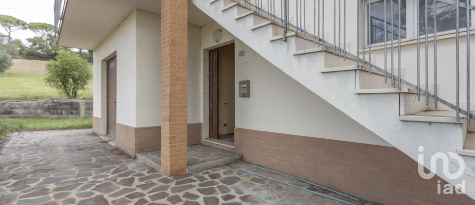 Casa 4 locali di 340 m² in Osimo (60027)