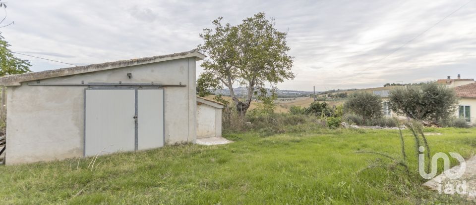 Casa 4 locali di 340 m² in Osimo (60027)