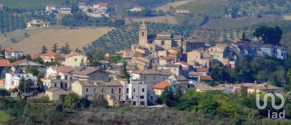 Agricultural land of 49,000 m² in Picciano (65010)