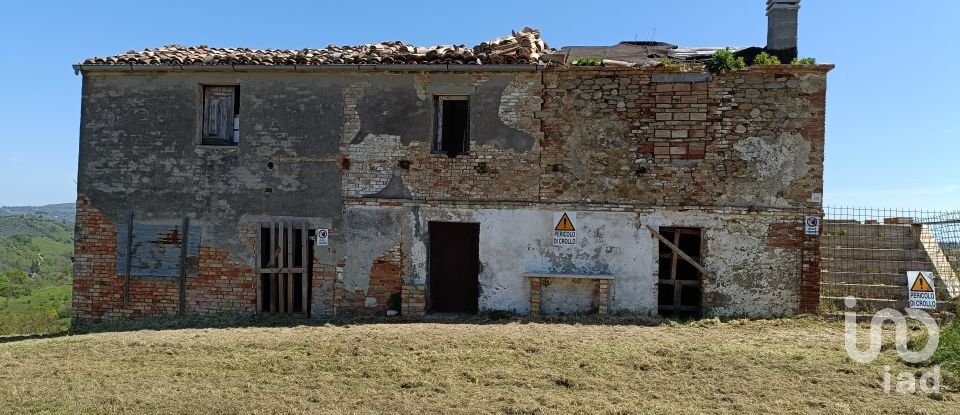 Agricultural land of 49,000 m² in Picciano (65010)