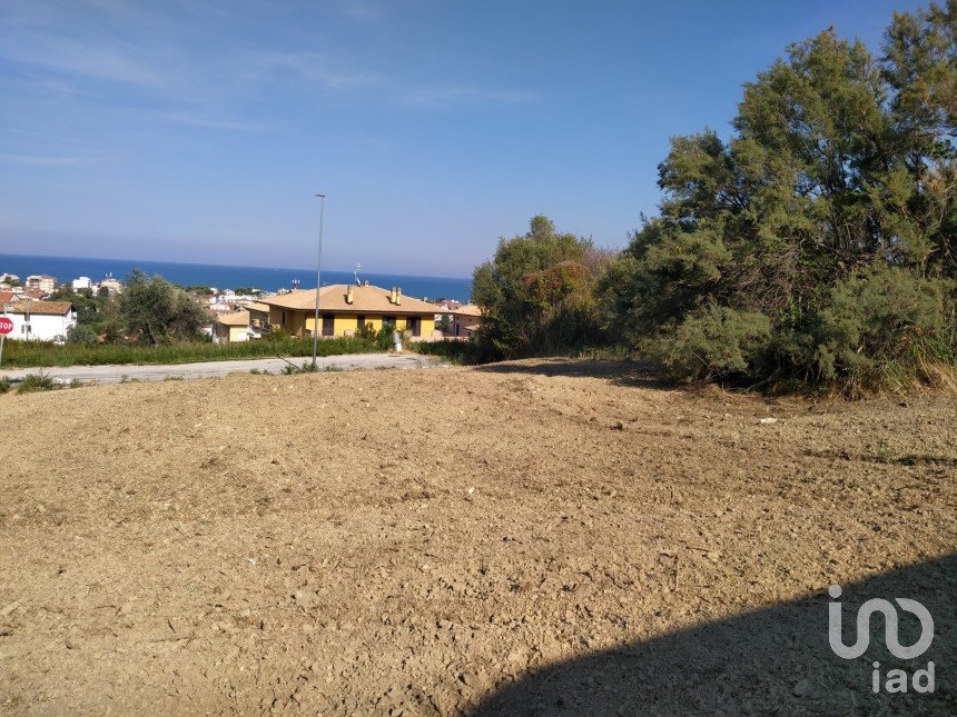 Terreno di 1.508 m² in Tortoreto (64018)