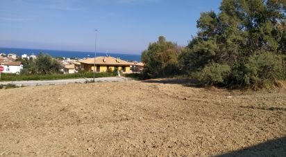 Land of 1,508 m² in Tortoreto (64018)