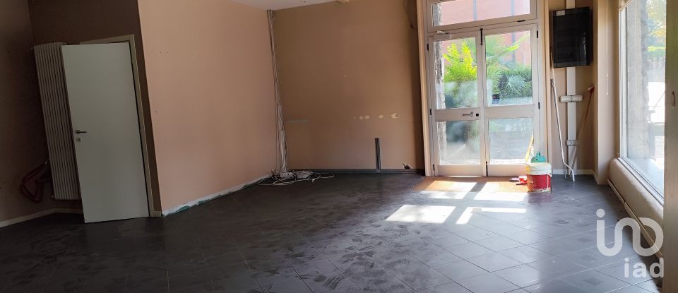 Shop / premises commercial of 50 m² in Inverigo (22044)