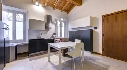 Three-room apartment of 70 m² in Bologna (40121)