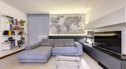 Three-room apartment of 70 m² in Bologna (40121)