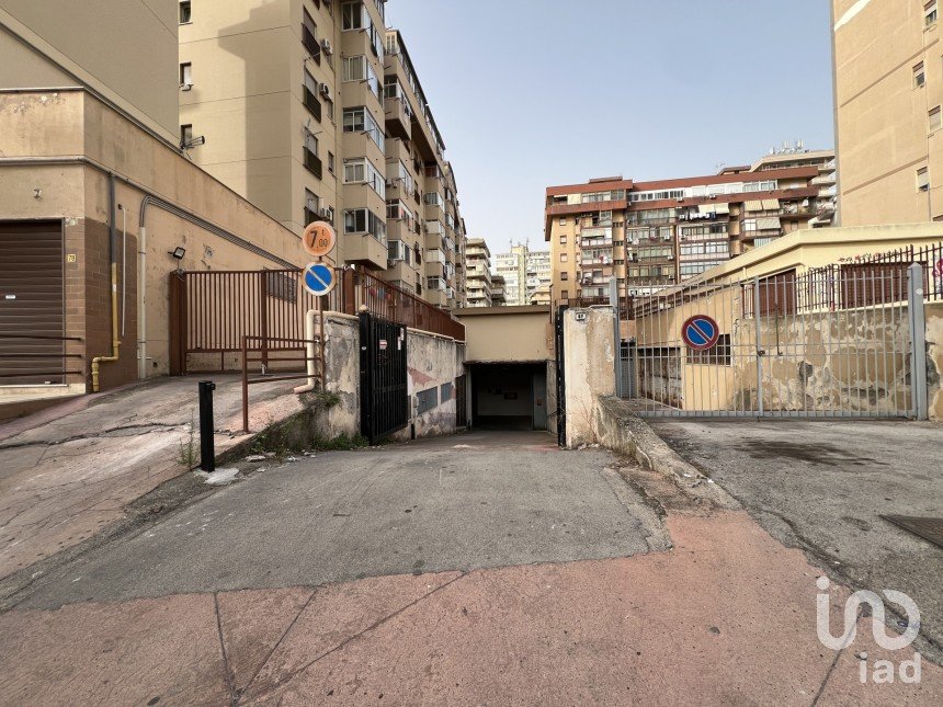 Parking of 32 m² in Palermo (90142)