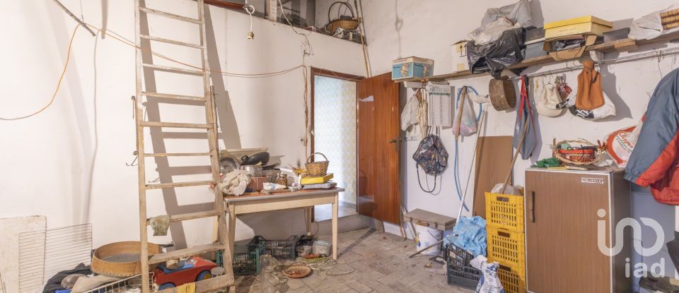 Rustico 5 locali di 200 m² in Jesi (60035)