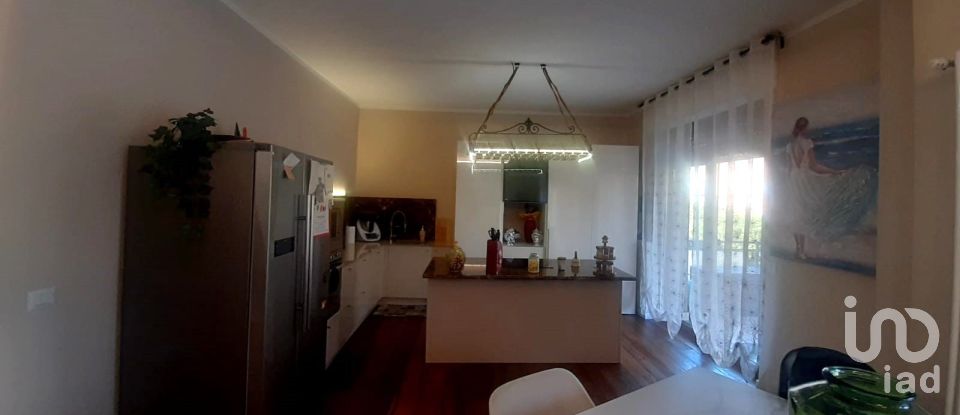 Three-room apartment of 117 m² in Desio (20832)