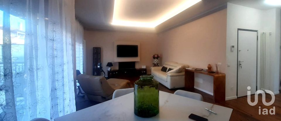 Three-room apartment of 117 m² in Desio (20832)