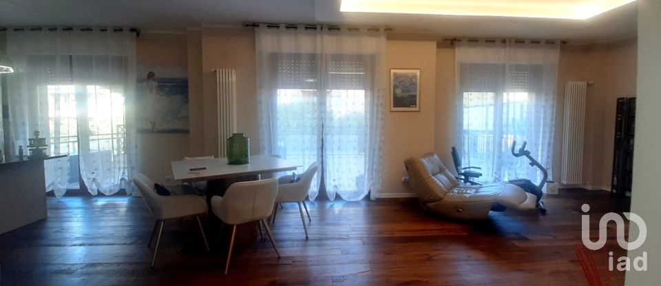 Three-room apartment of 117 m² in Desio (20832)