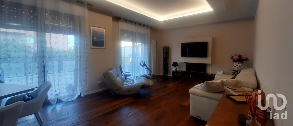 Three-room apartment of 117 m² in Desio (20832)