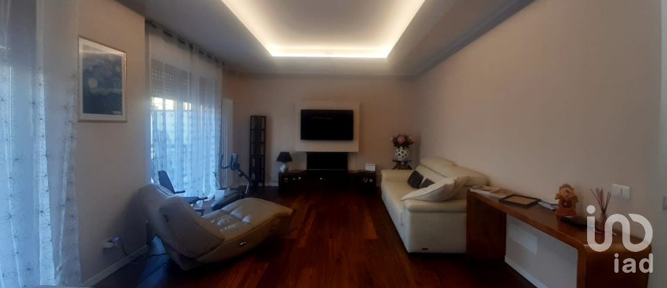 Three-room apartment of 117 m² in Desio (20832)