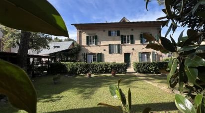 Casa indipendente 16 locali di 384 m² in Falerone (63837)