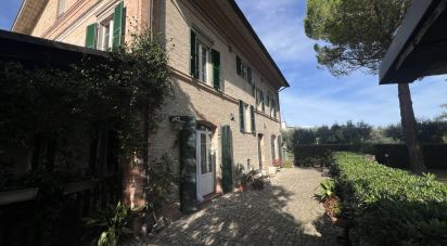 Casa indipendente 16 locali di 384 m² in Falerone (63837)