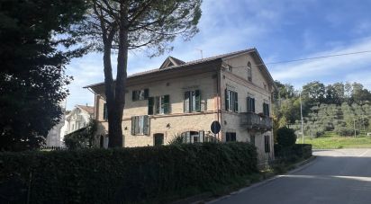 Casa indipendente 16 locali di 384 m² in Falerone (63837)