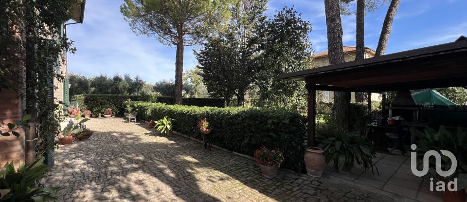 Casa indipendente 16 locali di 384 m² in Falerone (63837)