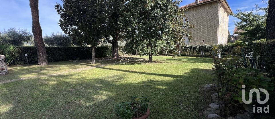 Casa indipendente 16 locali di 384 m² in Falerone (63837)