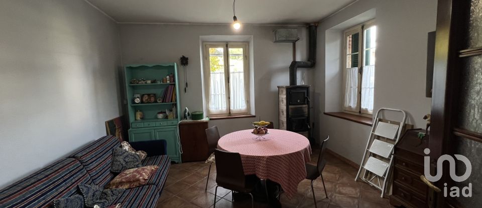 Casa indipendente 16 locali di 384 m² in Falerone (63837)