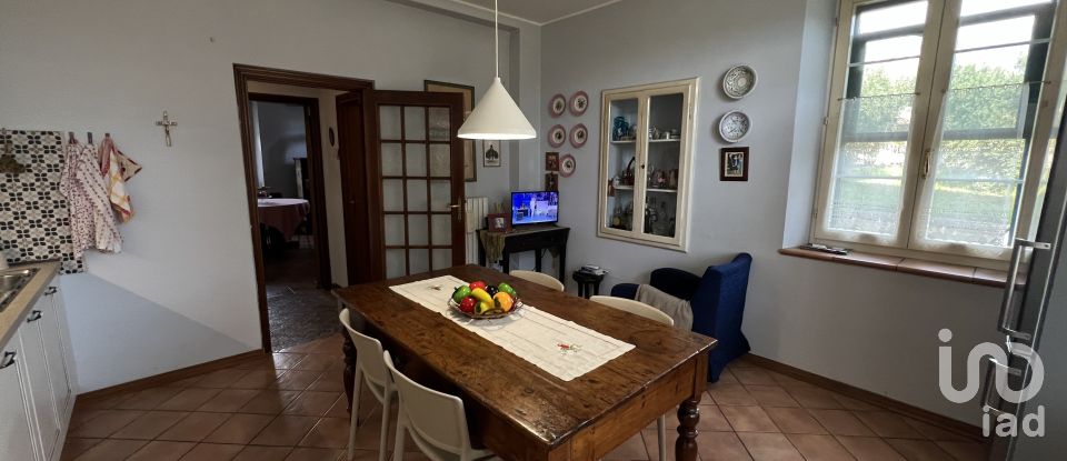 Casa indipendente 16 locali di 384 m² in Falerone (63837)