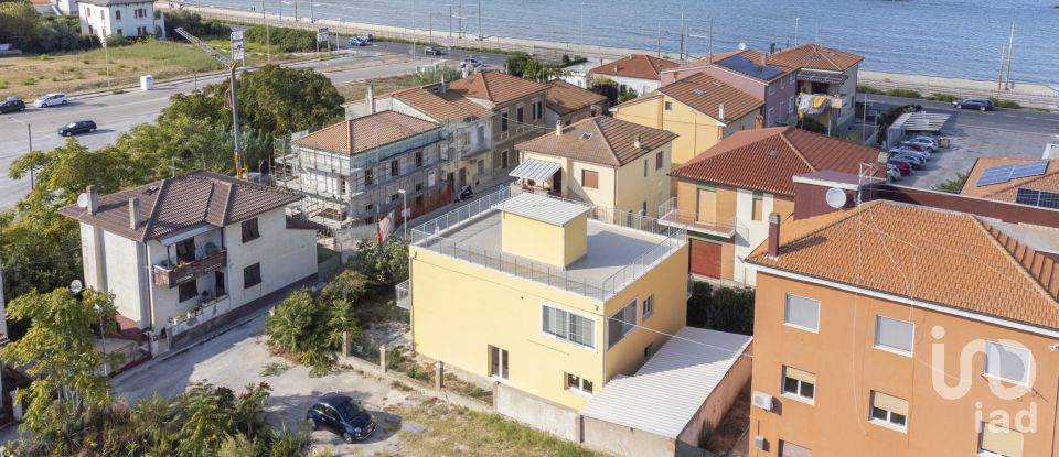 Appartamento 7 locali di 160 m² a Ancona (60126)